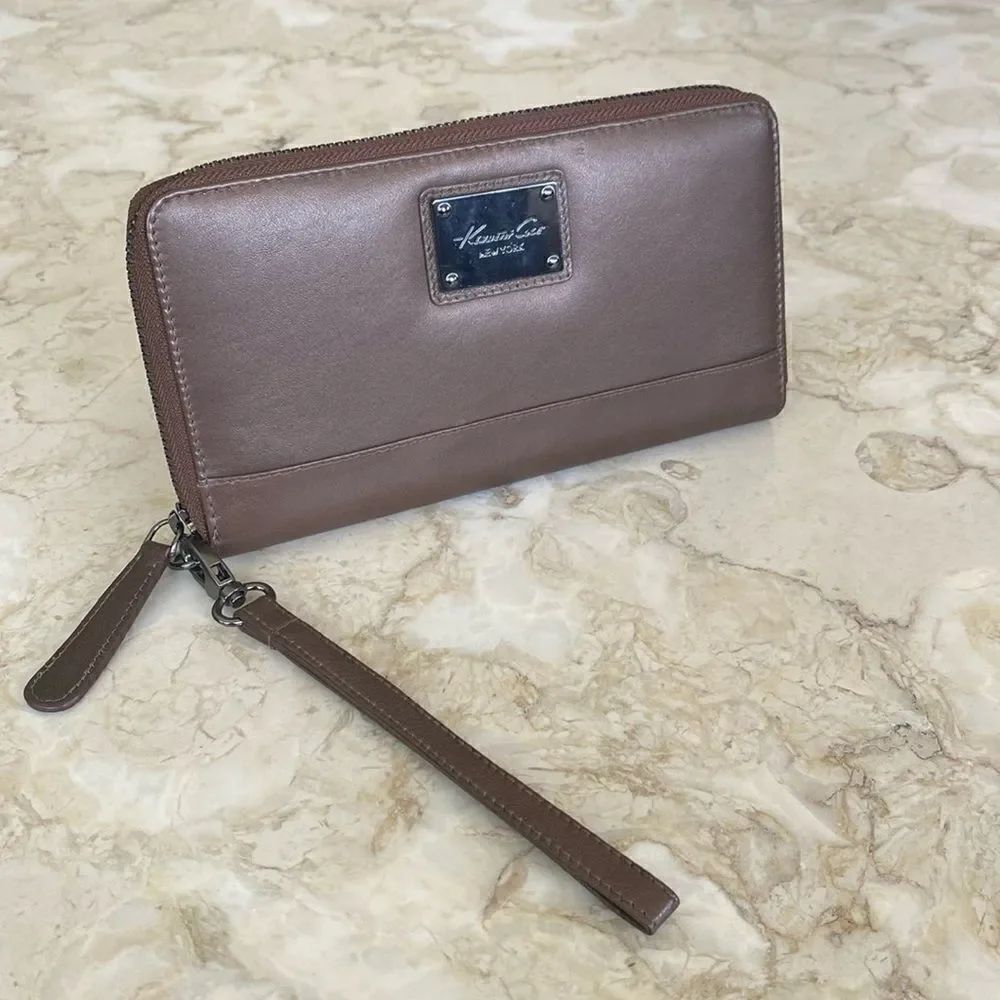 NWOT Kenneth Cole Leather Long Zip Clutch Wristlet Wallet